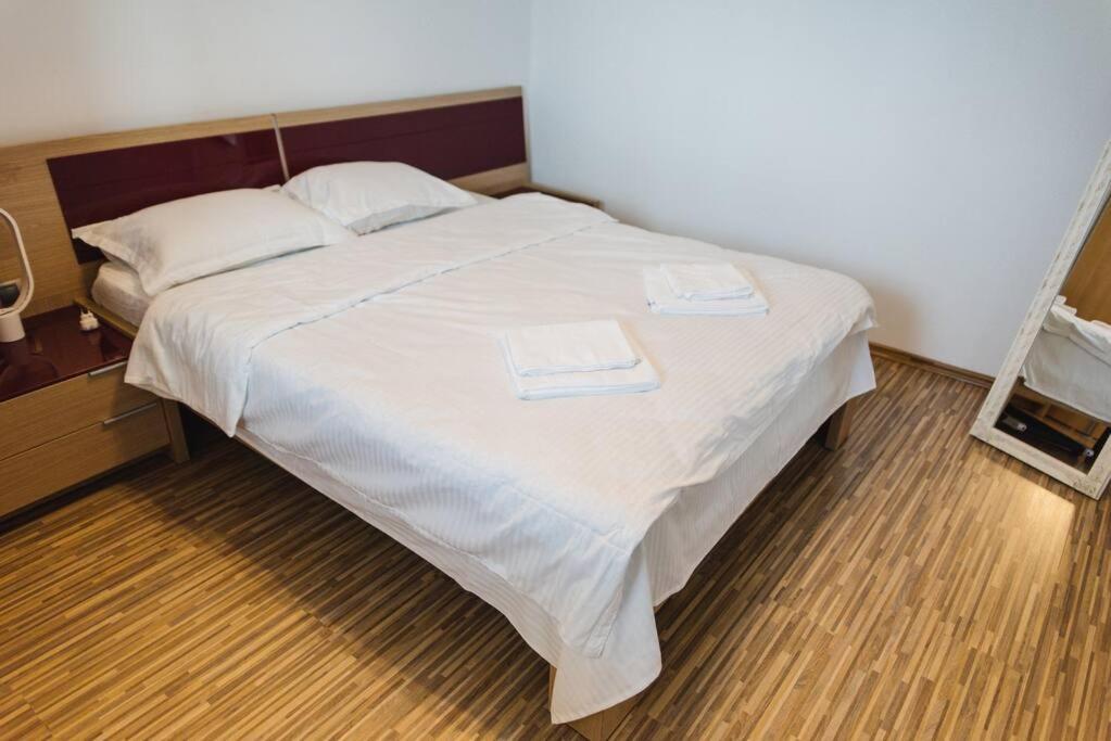 2 Bedroom Apt Park Belvedere Sibiu Exterior photo